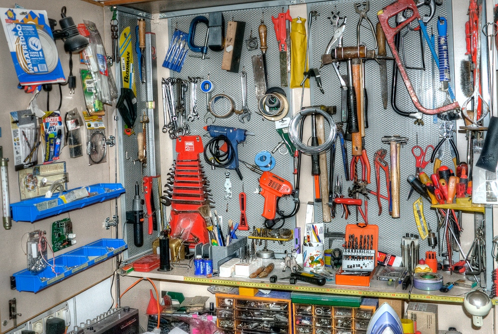 Магазин нужного инструменты. Инструмент для домашней мастерской. Инструменты в мастерской. Инструменты домашнего мастера. Самые нужные инструменты для домашней мастерской.